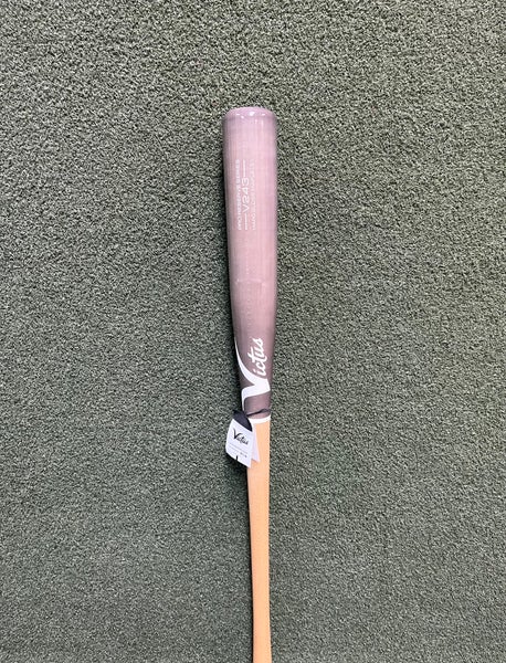 Victus V243 Maple Bat (-3) 29 oz 32" (New)