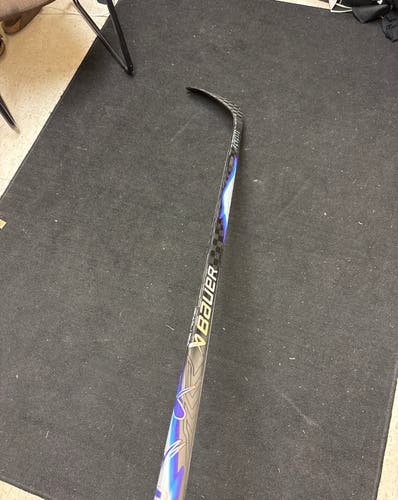 NEW Senior Bauer Vapor FlyLite RH Hockey Stick P28