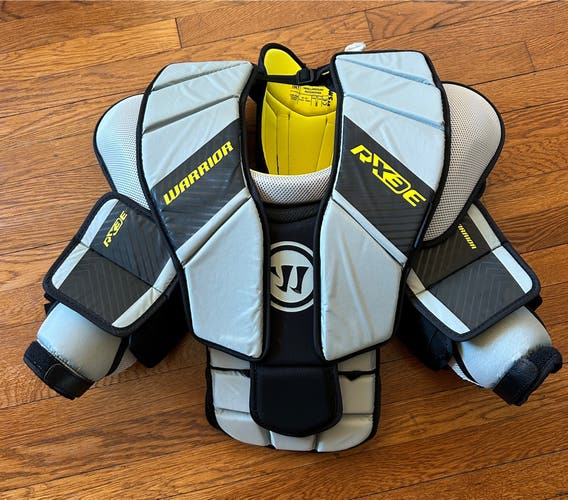 Small/Medium 2024 Warrior RX3E+ Goalie Chest Protector (Used)