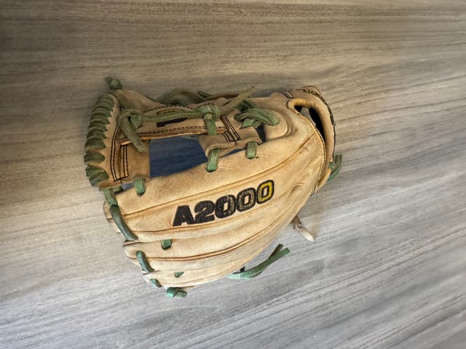 Wilson A2000 RH Infield Baseball Glove 11.5" (Used)