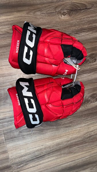 Carolina Hurricanes Pro Stock ( Noesen ) CCM Gloves 14" Pro Stock (Used)