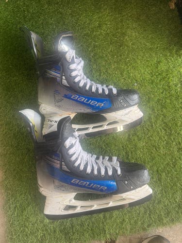 2023 Bauer Vapor Hyperlite 2 Hockey Skates Regular Width Pro Stock 10.5 (Used)