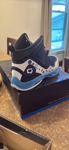 Men's Size M 12.0 (W 13.0) Shoes (New)
