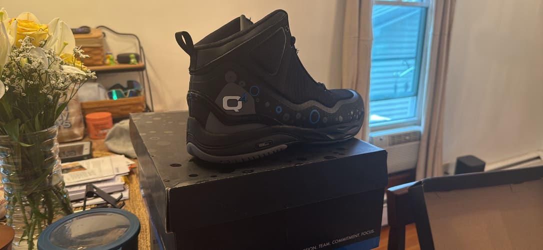 Men's Size M 12.0 (W 13.0) Shoes (New)