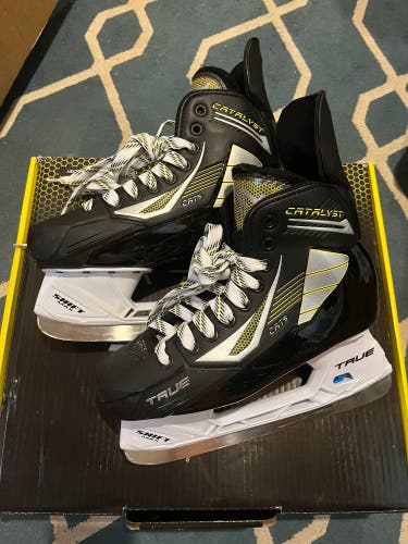 True Catalyst 5 Hockey Skates Wide Width 6.5 (Used)
