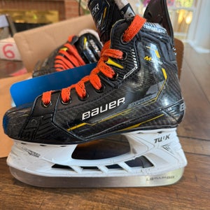 2024 Bauer Supreme M5 Pro Hockey Skates Regular Width Size 1.5 (Used)
