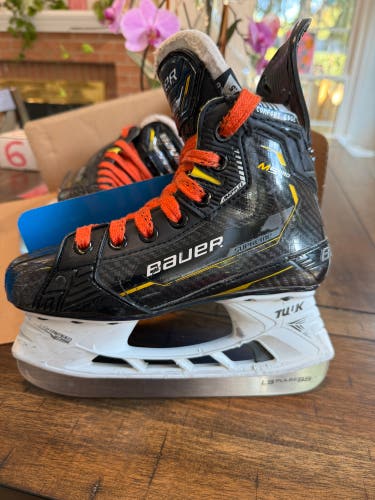 2024 Bauer Supreme M5 Pro Size 1.5 (1 new set of blades and 2 extra sets of blades) (Used)