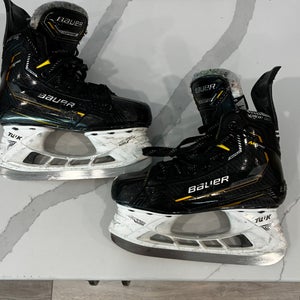 2023 Bauer Supreme M5 Pro Hockey Skates Regular Width Size 1 (Used)