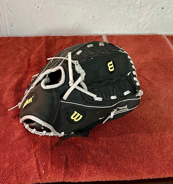 Used Wilson A200 RHT youth glove 10.5”