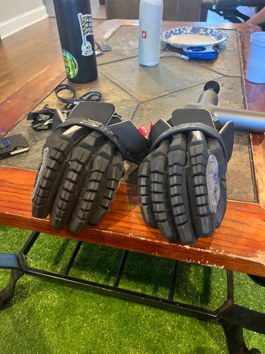 STX Surgeon RZR2 Lacrosse Gloves Large (Used)