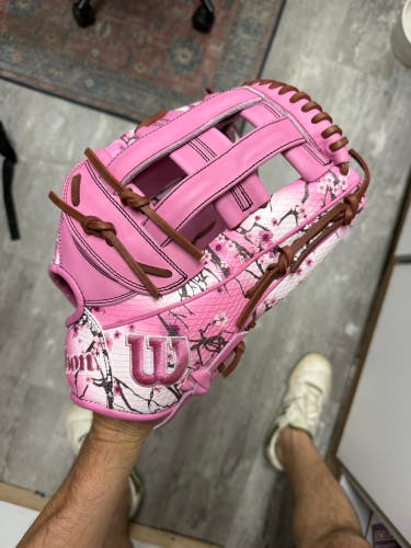 NEW - September 2025 GOTM Wilson A2000 Baseball Glove - 12.75" (MJ Melendez)