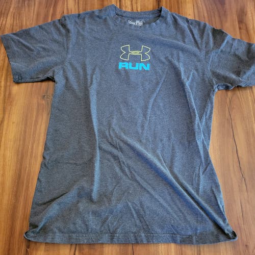 Under Armour Run Heat Gear Short Sleeve Shirt, Tag Size Small Regular