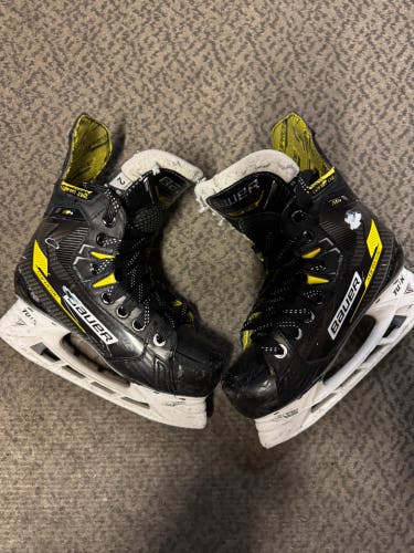 Bauer Supreme M4 Hockey Skates Regular Width Size 2 (Used) W/0 Blades