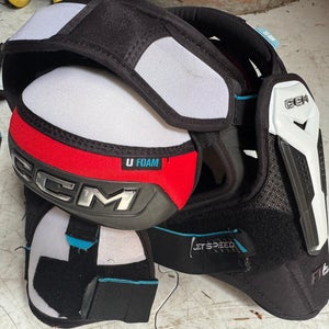 Medium Junior CCM JETSPEED FT6 Shoulder Pads (Used)