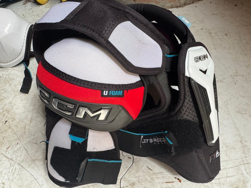 Medium Junior CCM JETSPEED FT6 Shoulder Pads (Used)