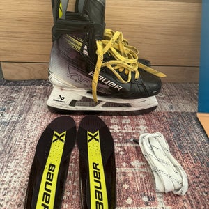 Bauer Vapor Hyperlite 2 Hockey Skates Size 8.5 FIT3