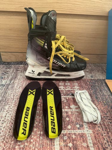 Bauer Vapor Hyperlite 2 Hockey Skates Size 8.5 FIT3