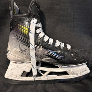 2024 Bauer Vapor Hyperlite 2 Hockey Skates Regular Width Pro Stock 8.5 (Used)
