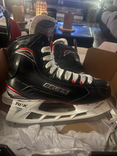 Bauer Vapor X500 Hockey Skates Regular Width 8 (New)