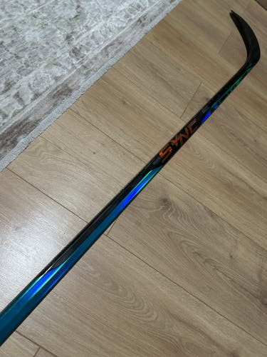 Senior Bauer Nexus Sync Right Handed Hockey Stick P88 (New)