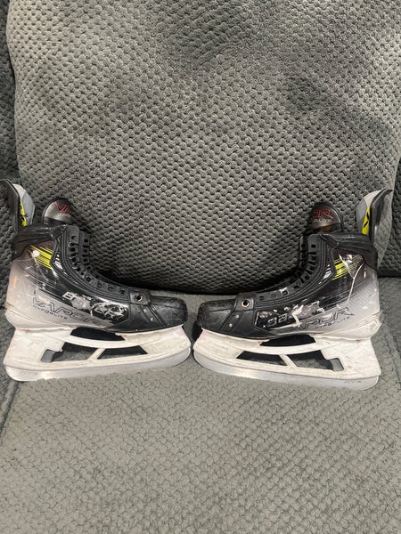 2023 Bauer Vapor Hyperlite 2 Hockey Skates Regular Width 8 (Used)