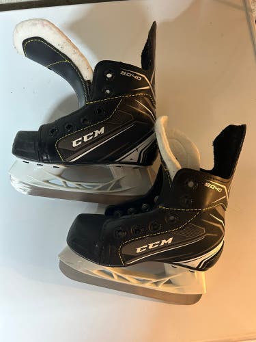 CCM Hockey Skates Regular Width 9 (Used)
