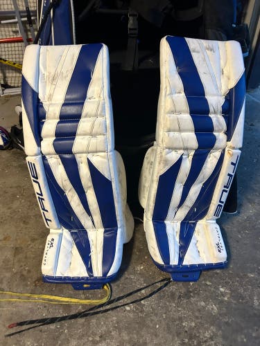 31" 2023 True Catalyst 7X3 Goalie Leg Pads (Used)