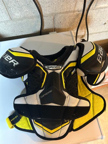 Small Junior Bauer Supreme 2S Shoulder Pads (Used)
