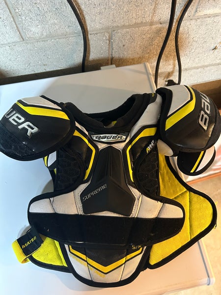 Small Junior Bauer Supreme 2S Shoulder Pads (Used)