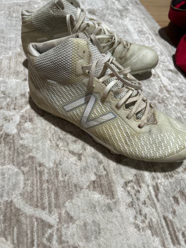 White Men's Size M 9.5 (W 10.5) Adult New Balance Cleats (Used)