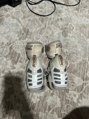 Youth Small Reebok 6K Elbow Pads (Used)