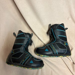 1Y (Big Kids / Youth) K2 Mini Turbo Snowboard Boots (Used)