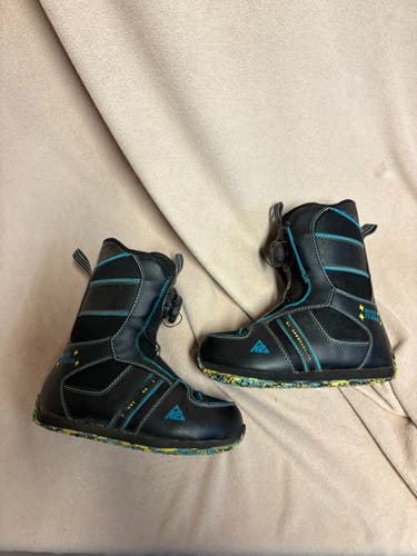 1Y (Big Kids / Youth) K2 Mini Turbo Snowboard Boots (Used)