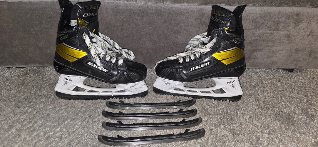 Bauer Supreme UltraSonic Hockey Skates Size 4 (Used)