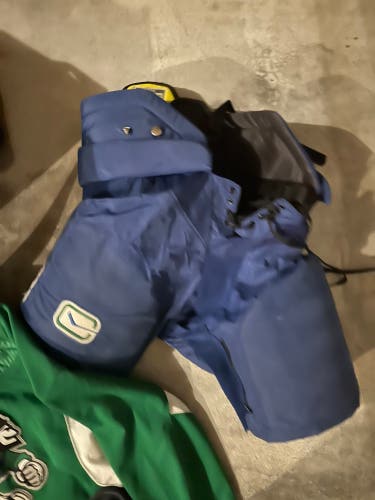 Vancouver canucks pants