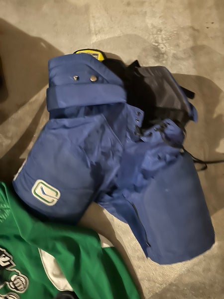 Vancouver canucks pants