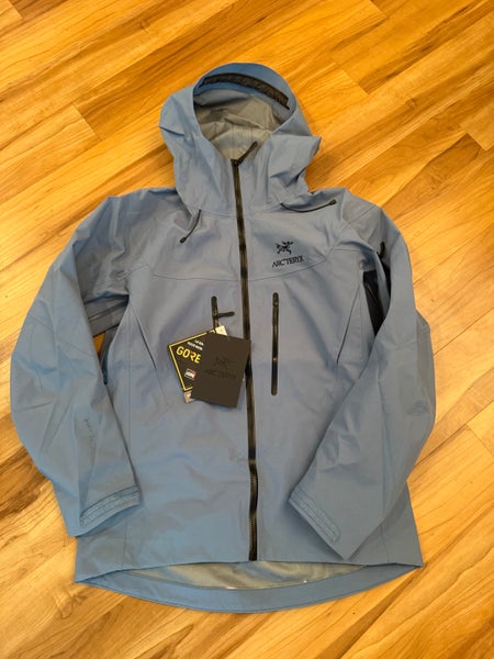 Arc’teryx Alpha SV Men’s Large Light Blue Gore Tex