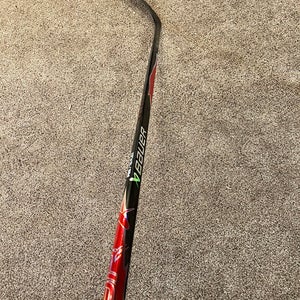 NEW! Senior Bauer Vapor FlyLite RED RH P28 70 flex hockey stick