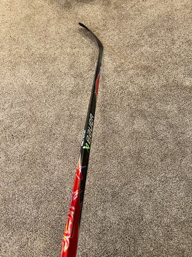 NEW! Senior Bauer Vapor FlyLite RED RH P28 70 flex hockey stick