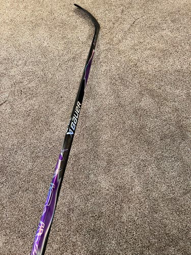 NEW! Senior Bauer Vapor FlyLite PURPLE RH P28 70 flex hockey stick