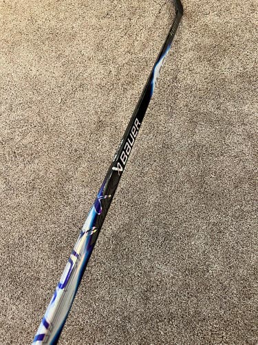 NEW! Senior Bauer Vapor FlyLite RH P92 77 flex hockey stick