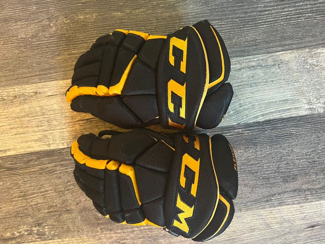 CCM Tacks 9080 Gloves 11” (Excellent Condition)