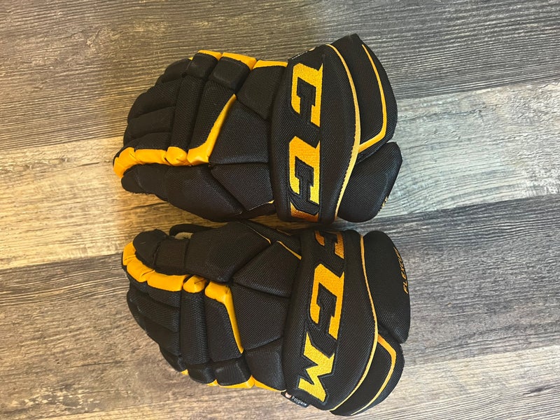 CCM Tacks 9080 Gloves 11” (Excellent Condition)