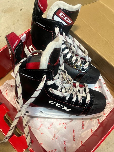 CCM Hockey Skates Regular Width Size 5.5 (Used)