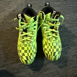 Men's 5.5Y (Big Kids / Youth) Under Armour Spotlight MC Mid Top (Used)