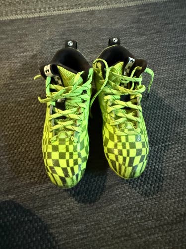 Men's 5.5Y (Big Kids / Youth) Under Armour Spotlight MC Mid Top (Used)