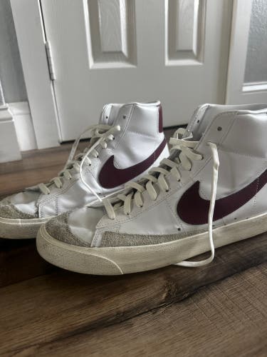 Men's Size M 11.0 (W 12.0) Adult Nike Blazer Shoes (Used)
