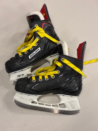 Youth Bauer Vapor X350 Hockey Skates Regular Width 12 (Used)