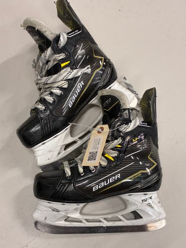 Junior Bauer Supreme M40 Hockey Skates Size 3.5 (Used)