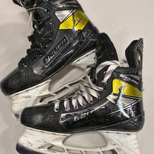 Intermediate Bauer Supreme Ignite Pro+ Hockey Skates 6.5 (Used)